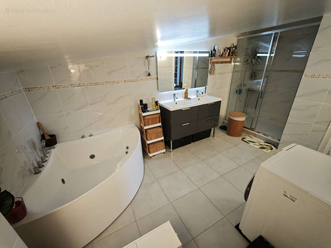 Appartement DUPLEX de 4 pièces, stationnement privée et cave - photo 15