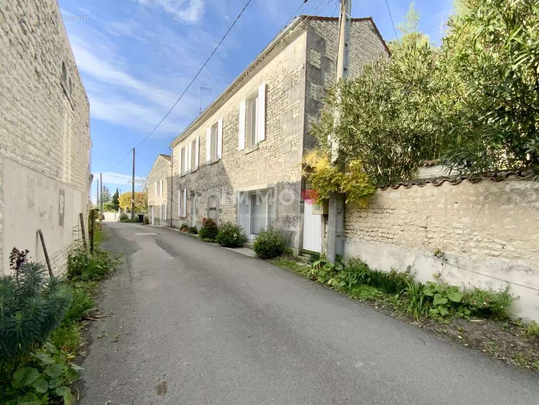 Maison à JUILLAC-LE-COQ