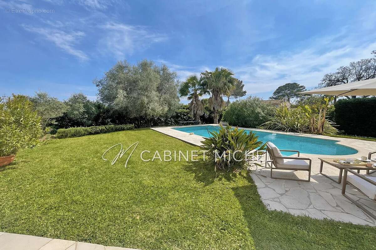 Maison à ROQUEFORT-LES-PINS