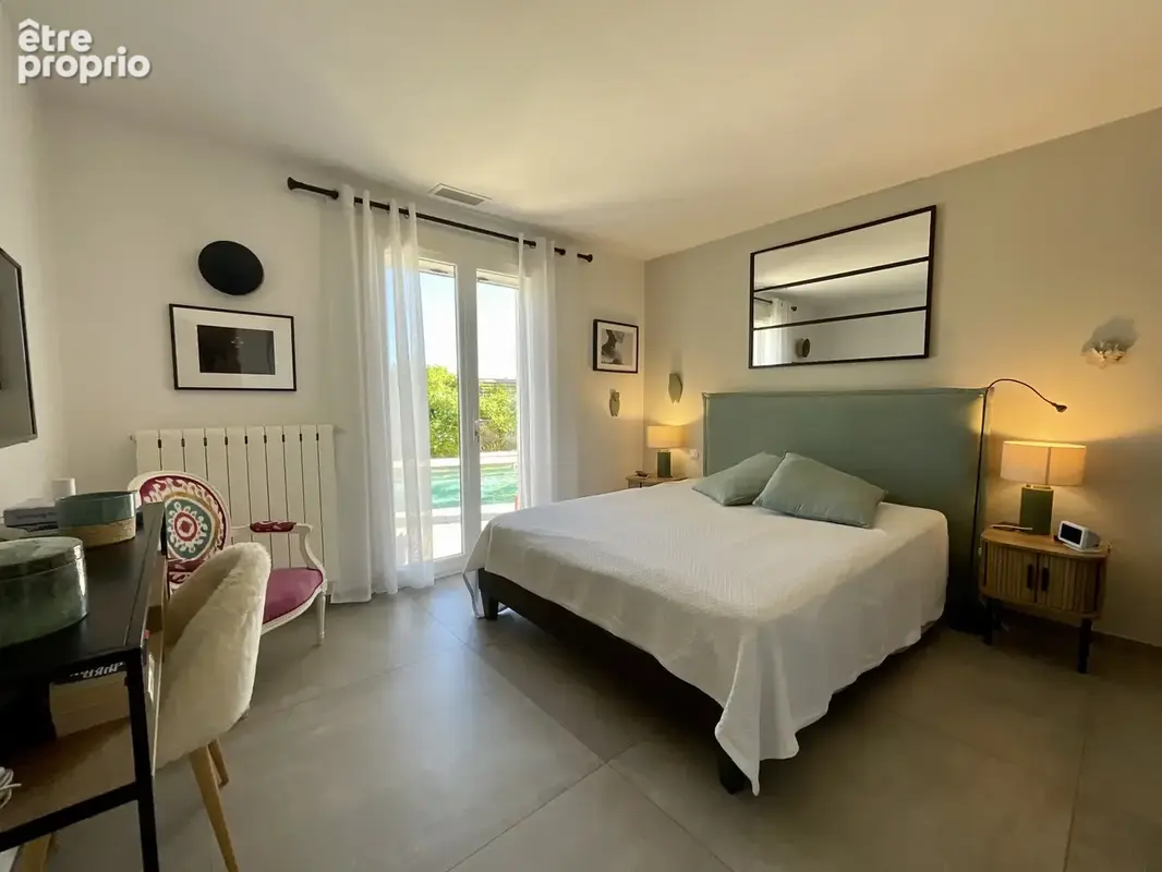 Villa de charme avec piscine, jardin paysager, double garage et prestations premium - photo 9