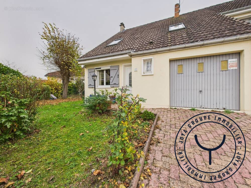 Maison à LA CHAPELLE-SAINT-LUC