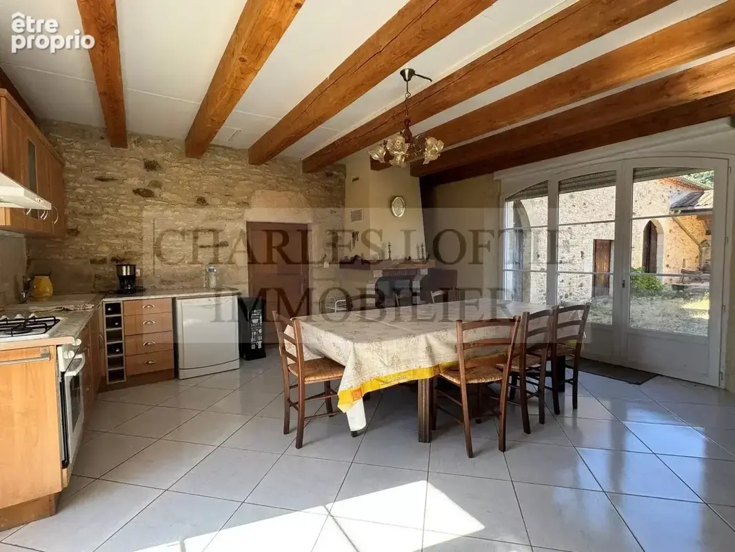 Belle propriété de caractère en pierre avec dépendances et gîte indépendant, 2.8 ha de terrain - photo 5