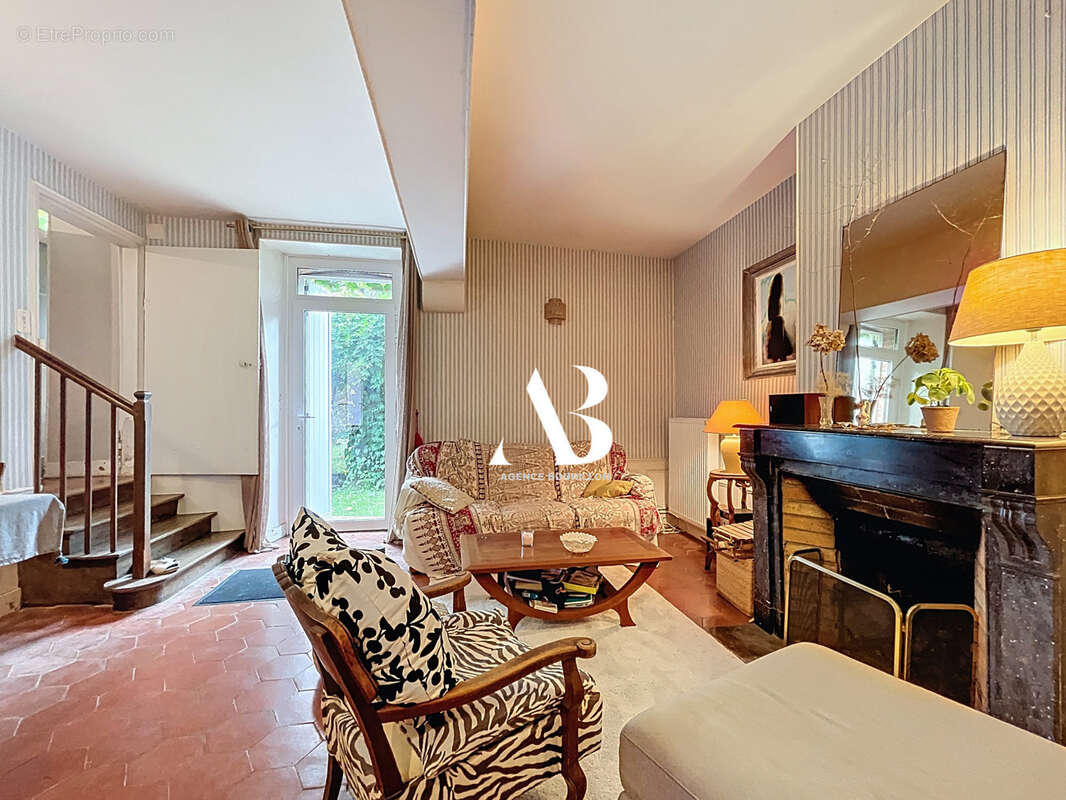 Maison à MONTIGNY-LENCOUP