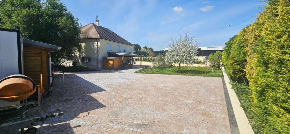 Maison FAMILIALE situé à Mitry Mory 7 pièces sur un terrain de 1000m2 environ - photo 6