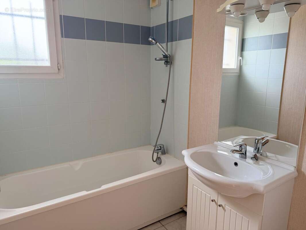 Appartement 62 m² à Saint-Jean-D'angely  - photo 7