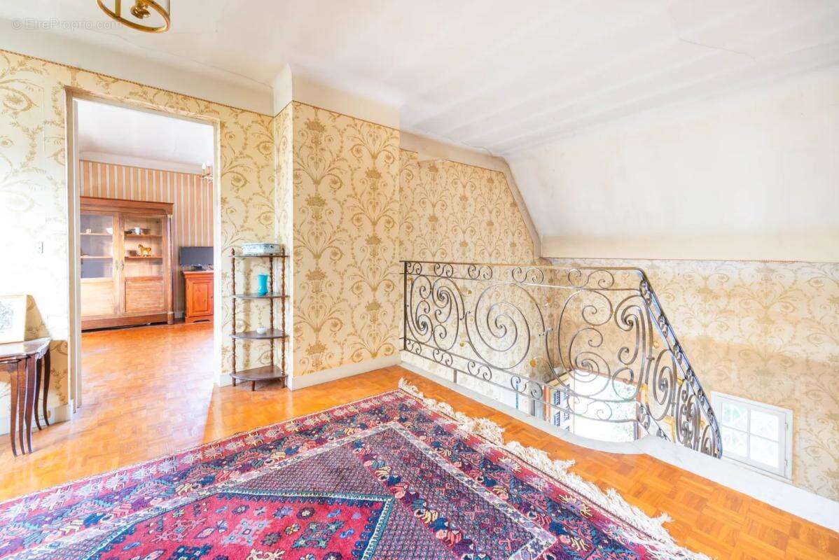 Maison à L'HAY-LES-ROSES