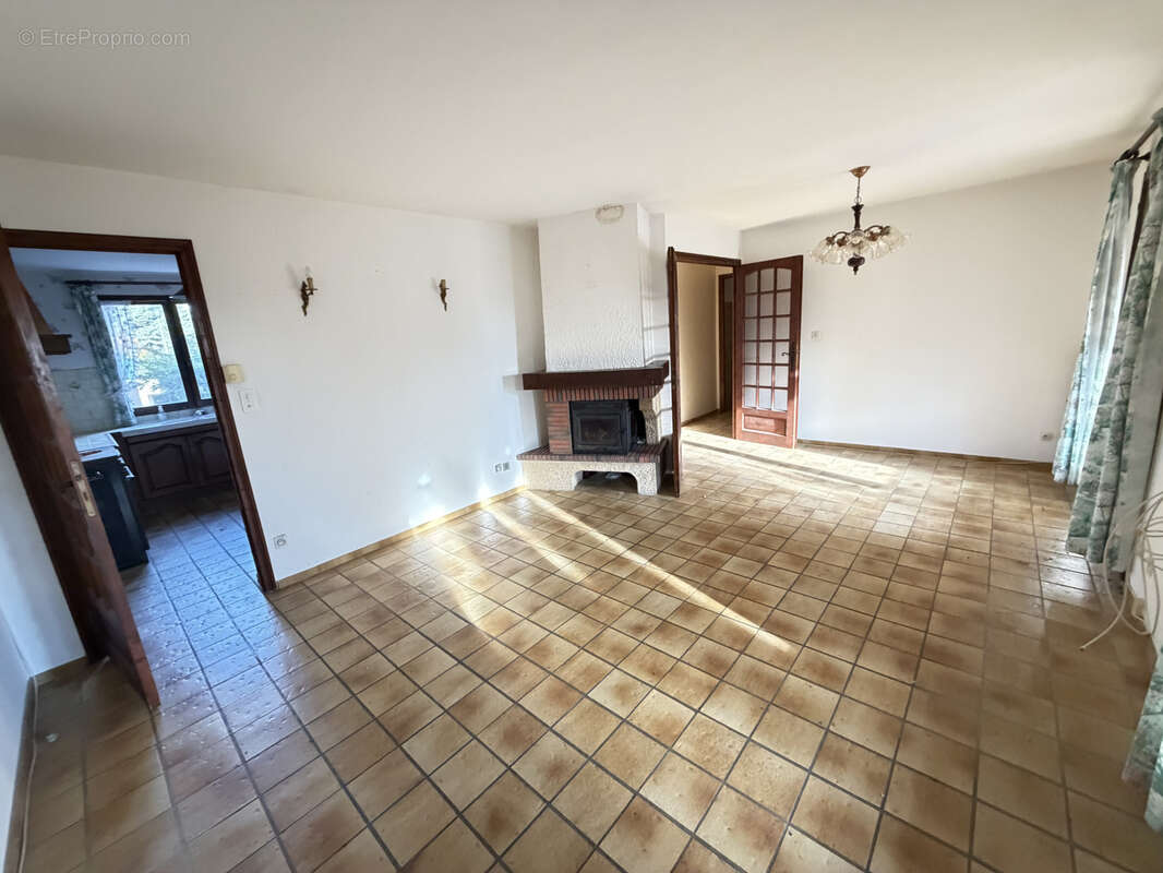 Maison à REGUSSE