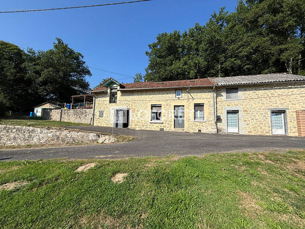 Maison à LA SEGALASSIERE