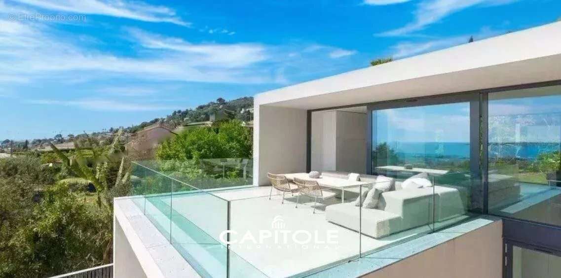Maison à VALLAURIS