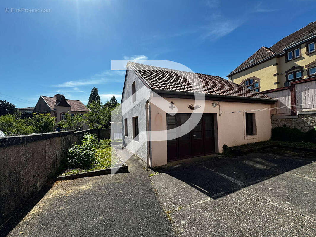 Maison de caractère 192 m² 7 pièces, dépendance & fort potentiel - photo 11