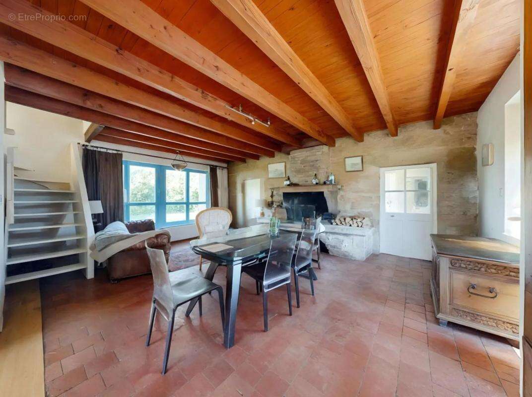 Maison à SAINT-DENIS-LES-BOURG