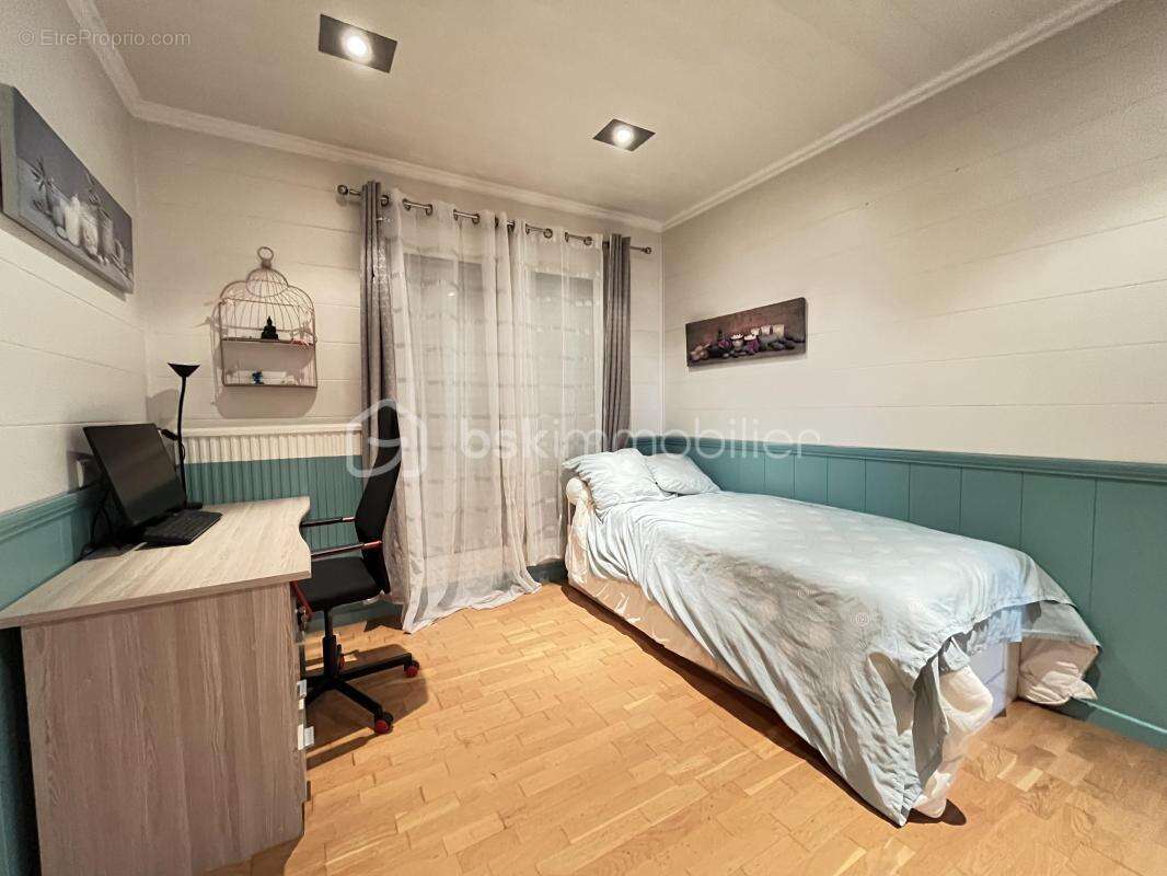 Maison familiale 108 m² – 3 chambres + bureau – Jardin – 2 garages - photo 14