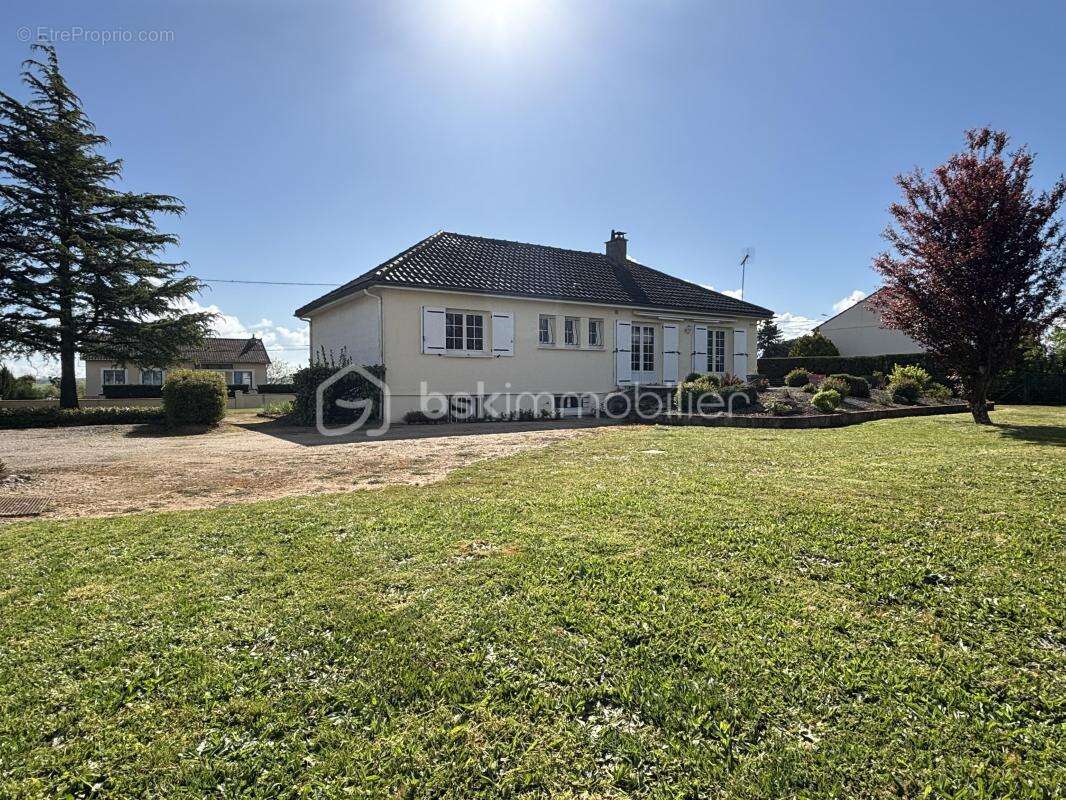 Maison à DANGE-SAINT-ROMAIN