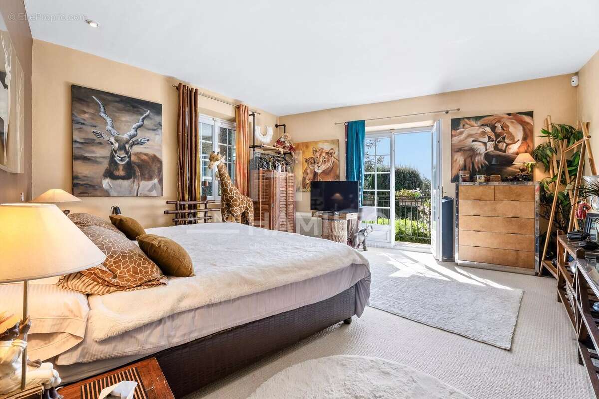 Maison à ROQUEFORT-LES-PINS