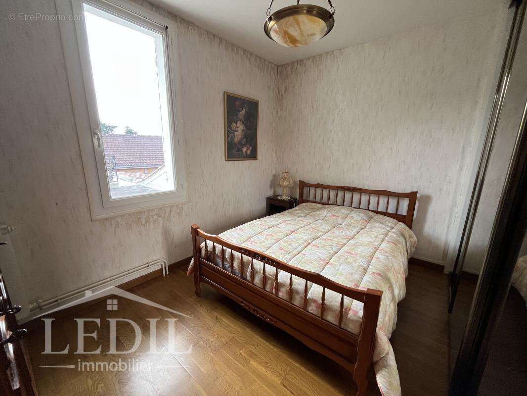 Maison de ville avec garage, cour, terrasses - photo 9