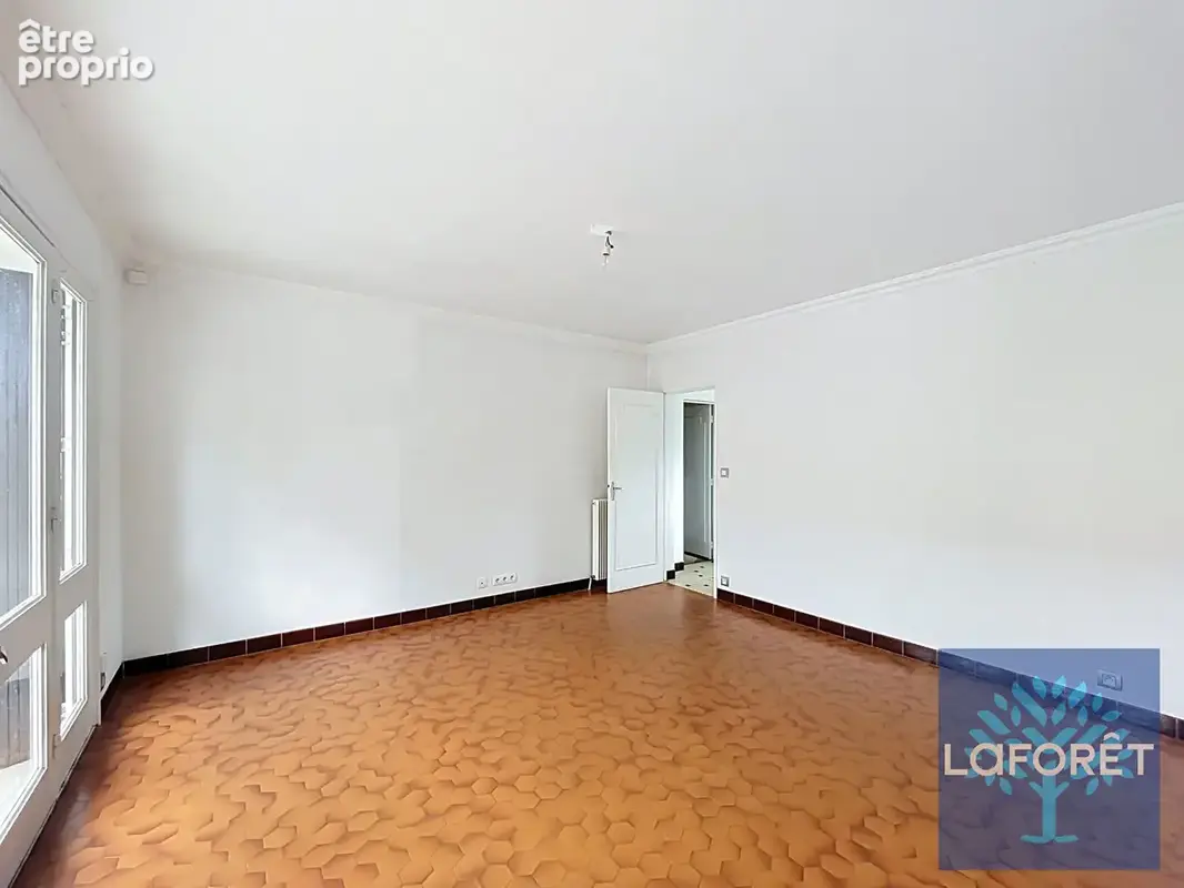 Dax - maison en retrait de la rue sur 549 m² de terrain - photo 3