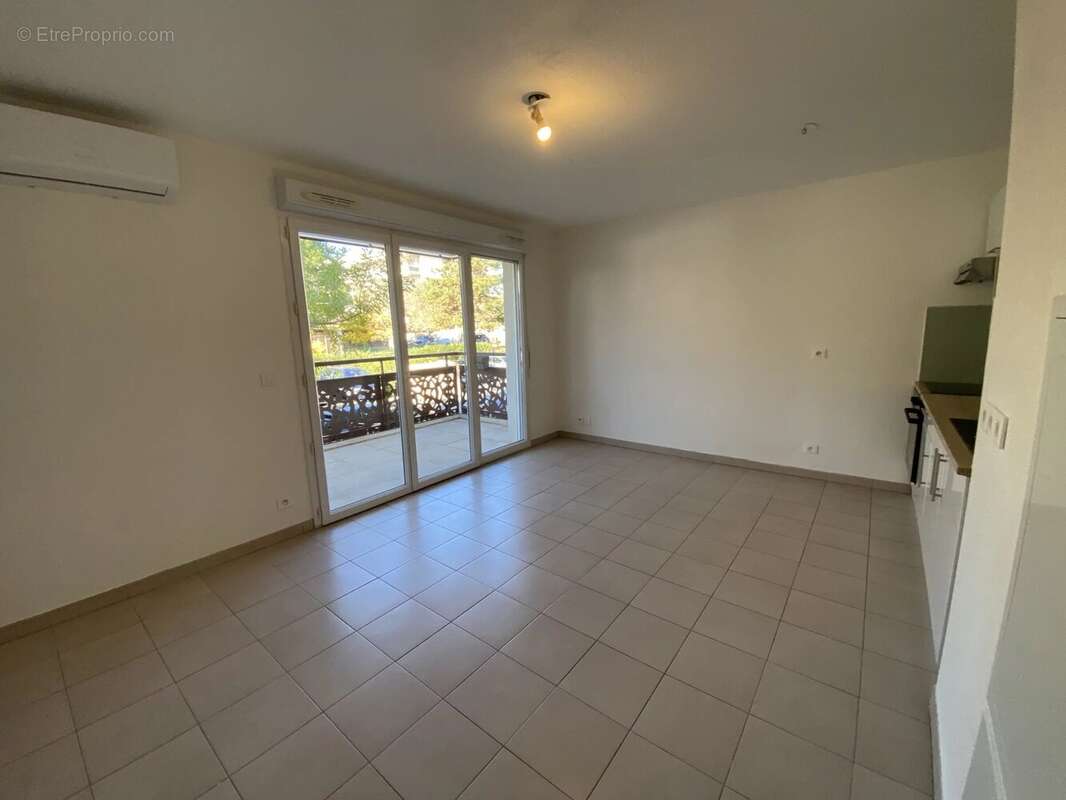 Appartement à CARROS