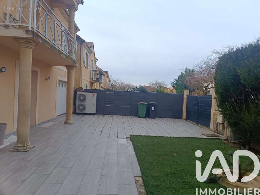 Photo 2 - Maison à SAVIGNY-LE-TEMPLE