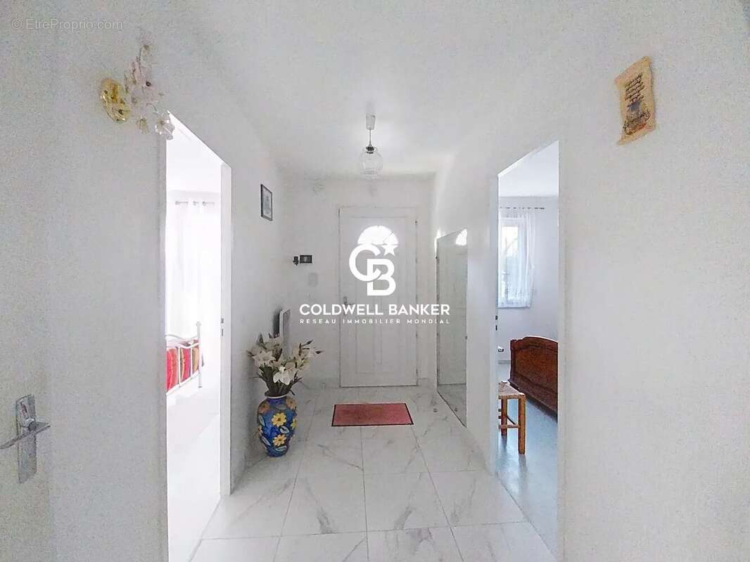 Maison à ROQUEBRUNE-SUR-ARGENS