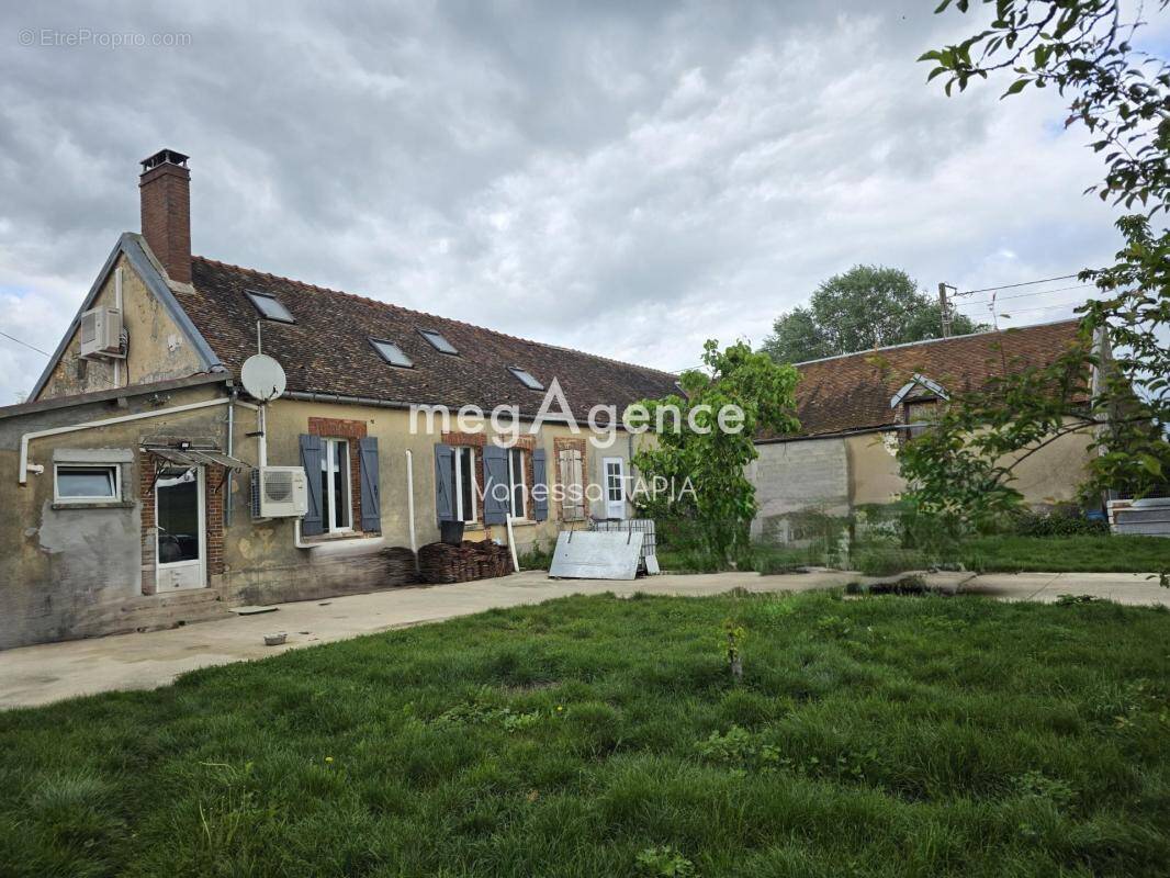Maison à POUY-SUR-VANNES
