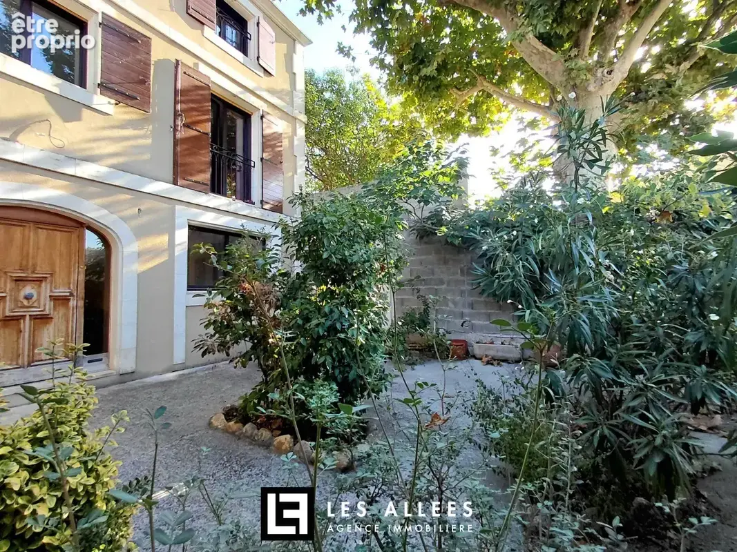 Maison 7 pièces 207 m² à vendre à Eyragues (13630) - photo 2