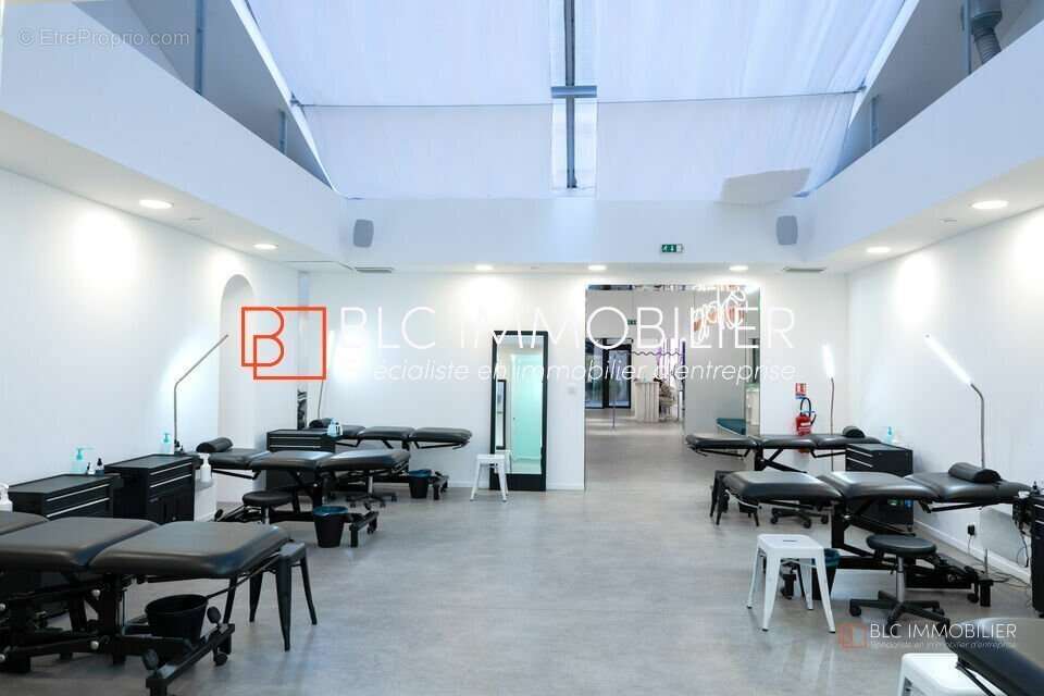 232 m² à Marseille-1e  - photo 3