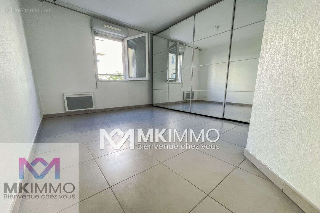 Appartement à SAINT-LAURENT-DU-VAR