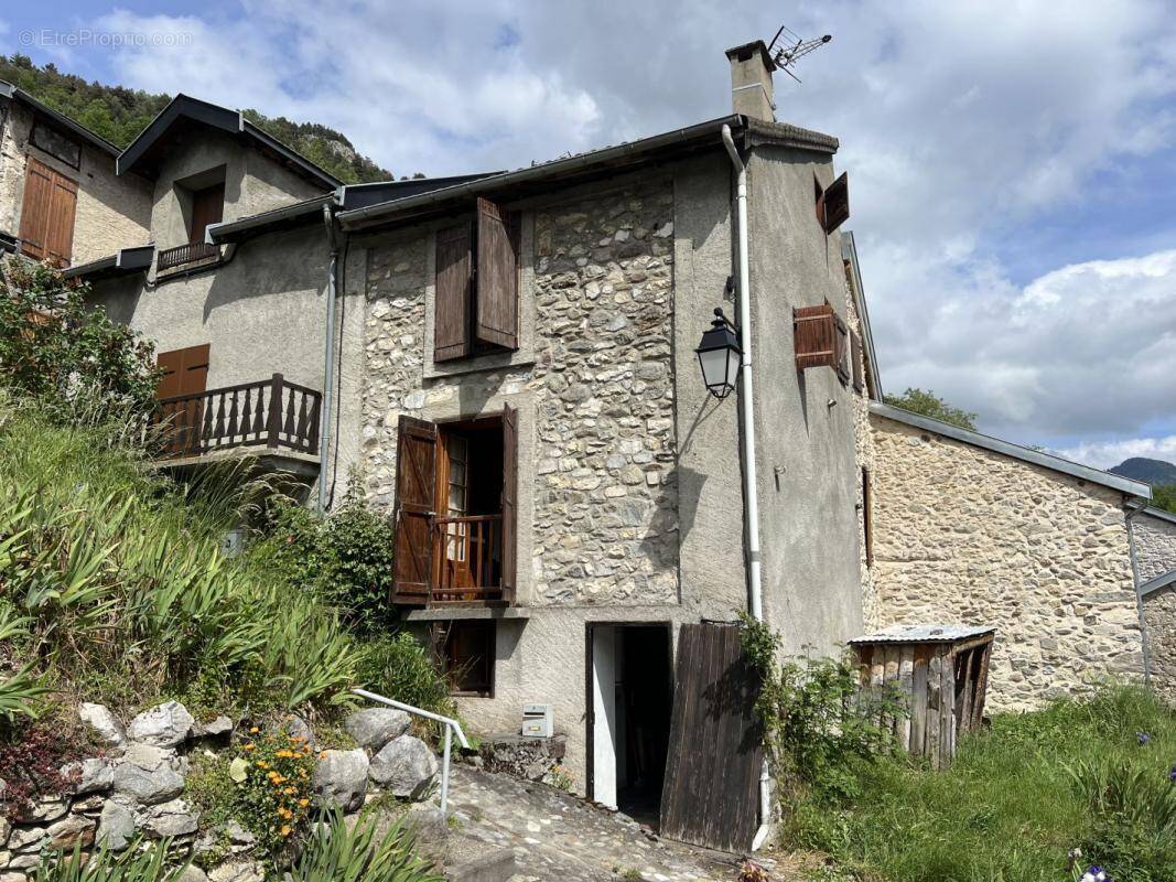 Maison à SUC-ET-SENTENAC