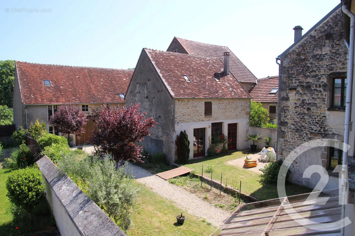 Maison à CHATEAUNEUF-VAL-DE-BARGIS