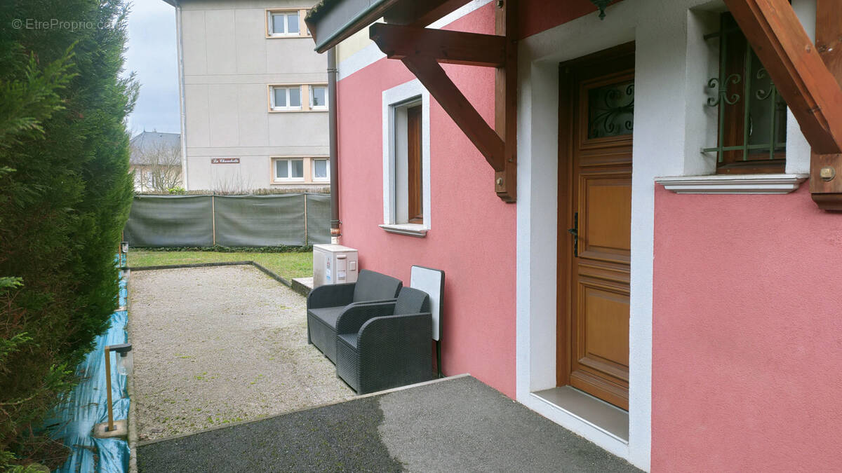Maison mitoyenne albens centre entrelacs - photo 2