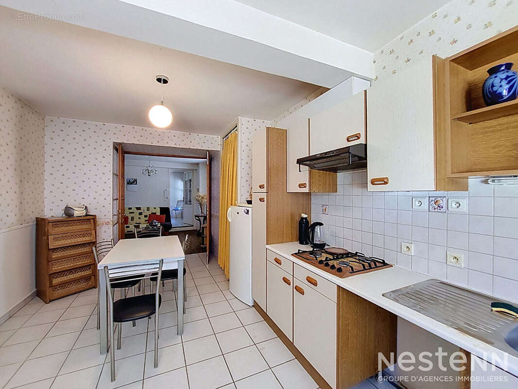 A Vendre Maison en pierre de 118m² avec quatre pièces et terrasse couverte à Condom - photo 6