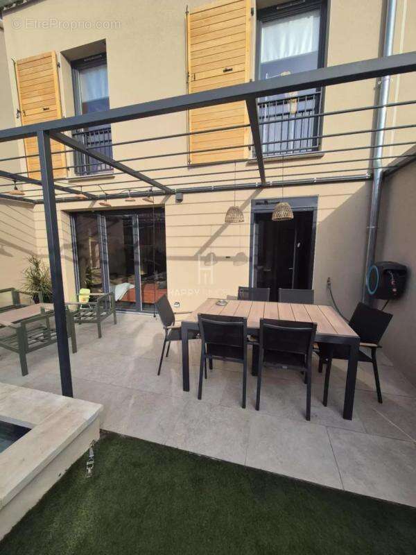 Maison à MOURIES