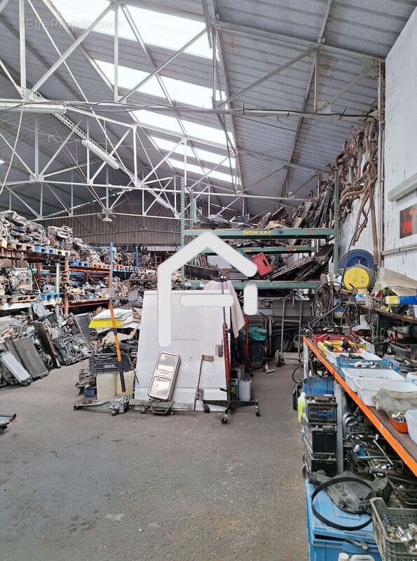 Commerce à VIC-LA-GARDIOLE