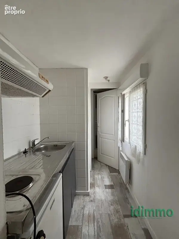 Maison ancienne a renover de 48 m2 sur un terrain clos de 63 m2. 5 mn de la gare et du vieux port. - photo 4