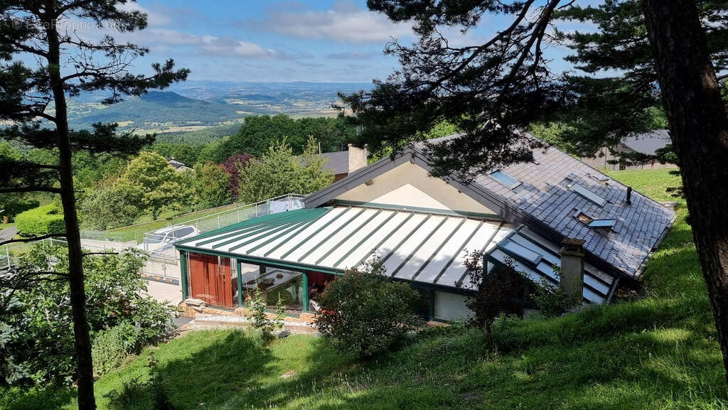 Maison à SAINT-JULIEN-CHAPTEUIL