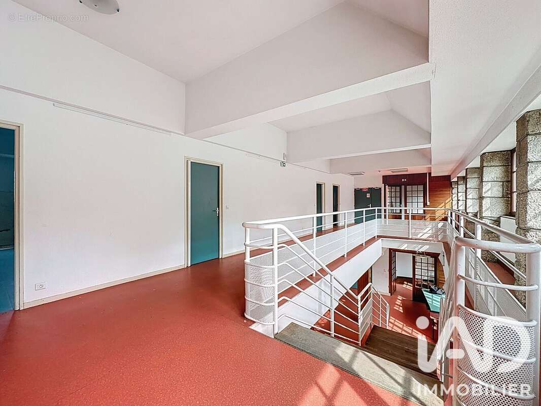 Appartement 1662 m² à Saint-Alban-Sur-Limagnole  - photo 3