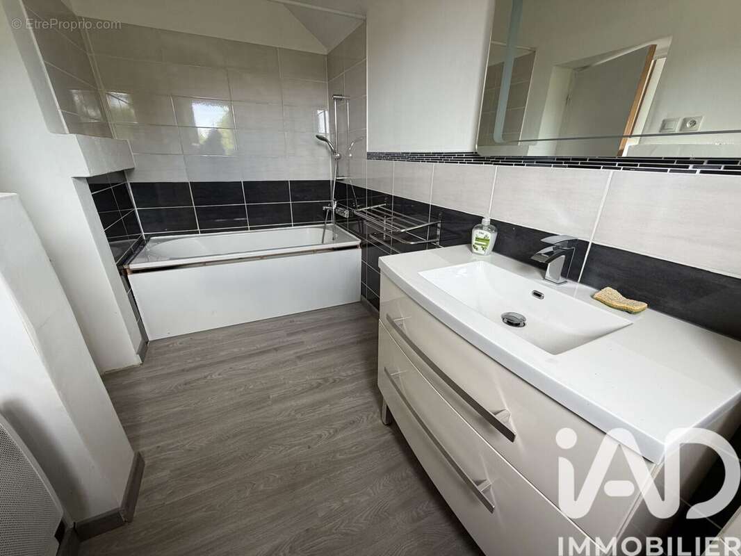 Maison 65 m² à Plounevez-Moedec  - photo 5