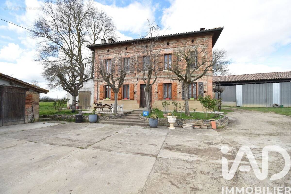 Photo 1 - Maison à SAINTE-FOY-DE-PEYROLIERES