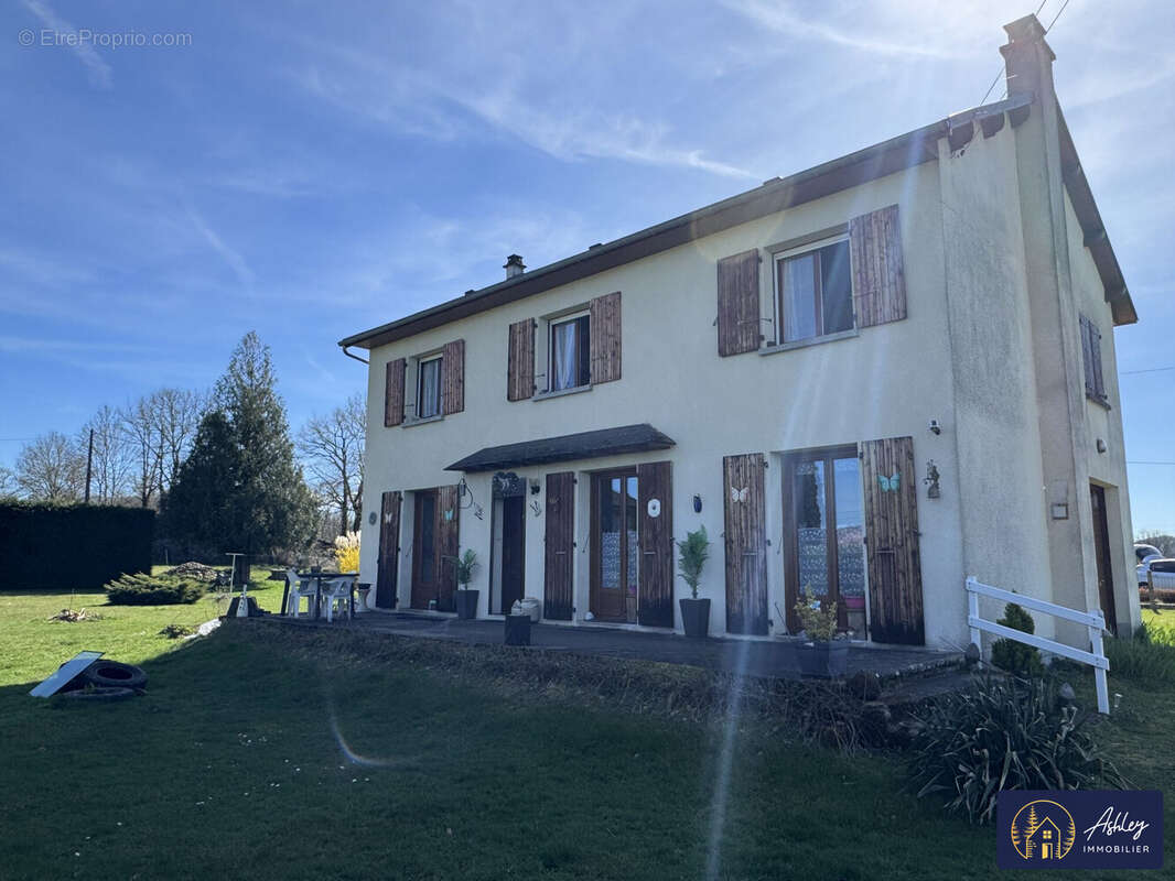 Maison 7 pièces VEBRET - Maison à VEBRET