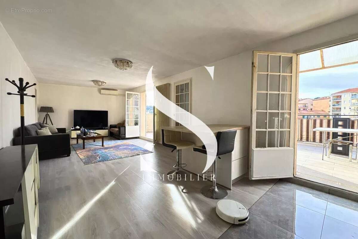Appartement à VALLAURIS