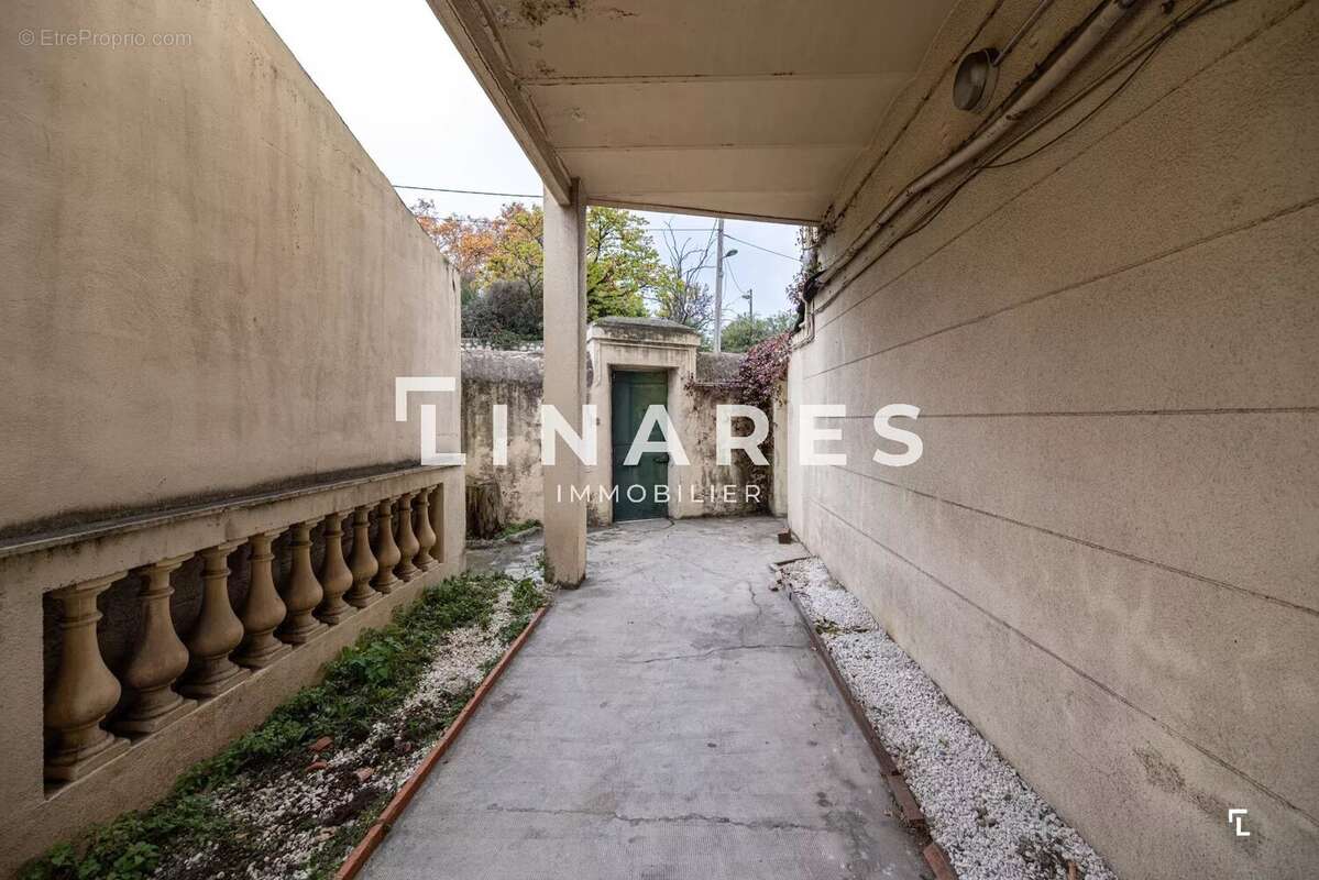 Commerce à MARSEILLE-14E