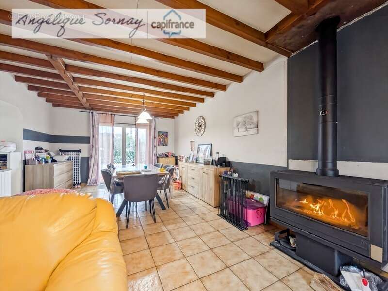 Maison à COMMENAILLES