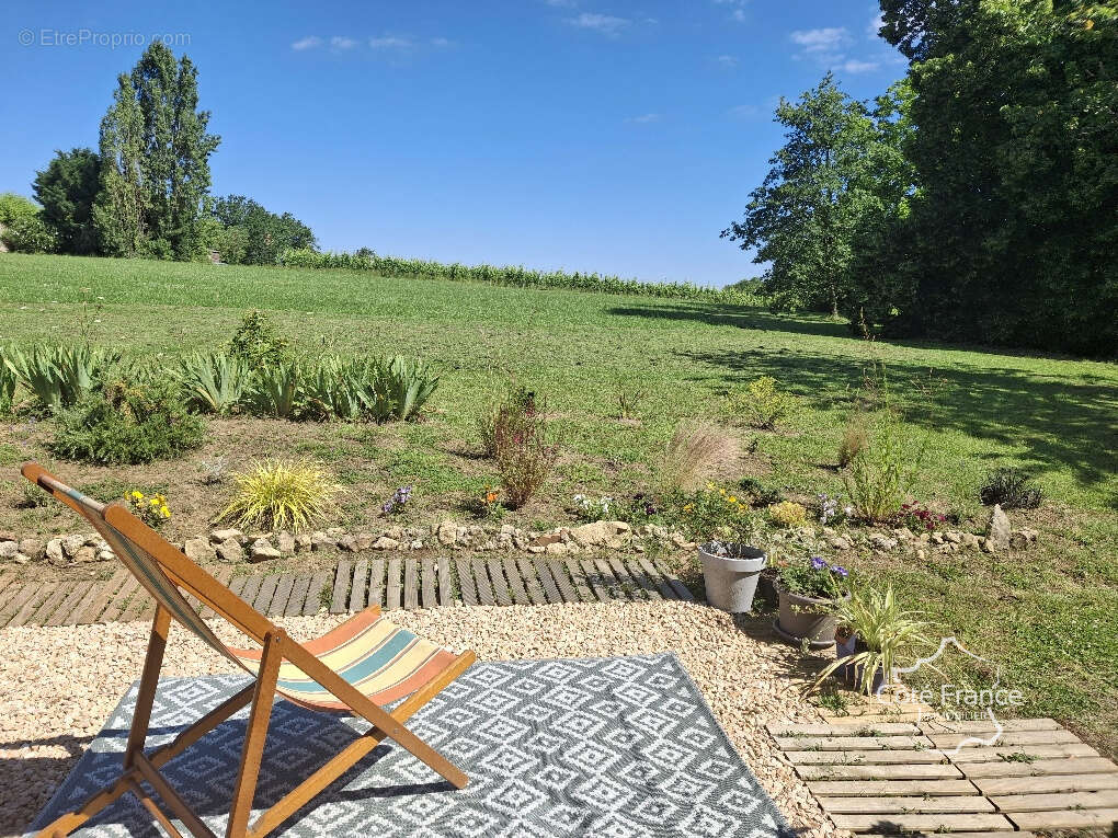 Maison en pierres avec dépendances et grand terrain - photo 4
