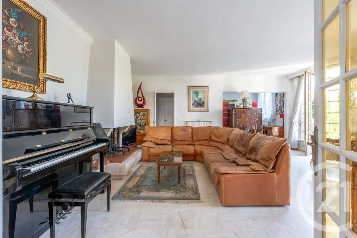 Maison à SAINT-MAUR-DES-FOSSES