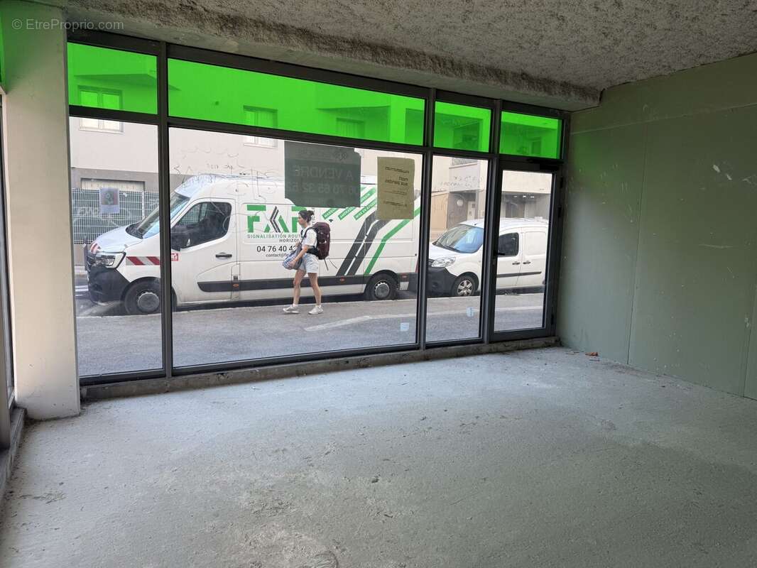 Commerce 40 m² à Grenoble  - photo 2
