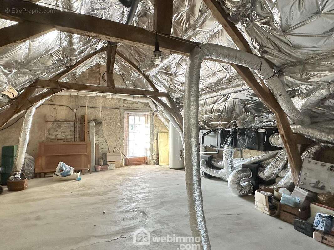 Un grand grenier aménageable selon vos envies. - Maison à MOULIHERNE