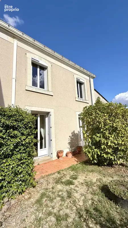 Maison à SAINT-CLEMENT-DE-LA-PLACE