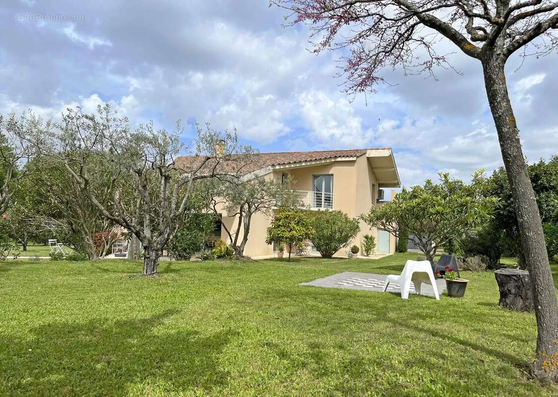 Maison à L'ISLE-SUR-LA-SORGUE