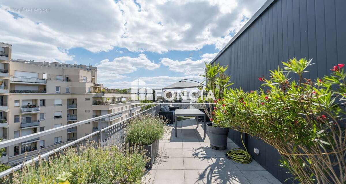 Appartement coup de cœur – Dernier étage avec exceptionnelle terrasse de 45 m² ! - photo 3