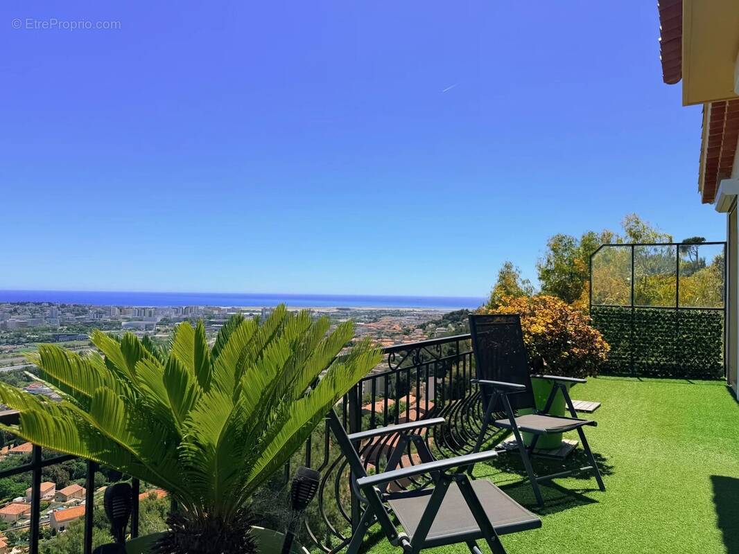Appartement à SAINT-LAURENT-DU-VAR